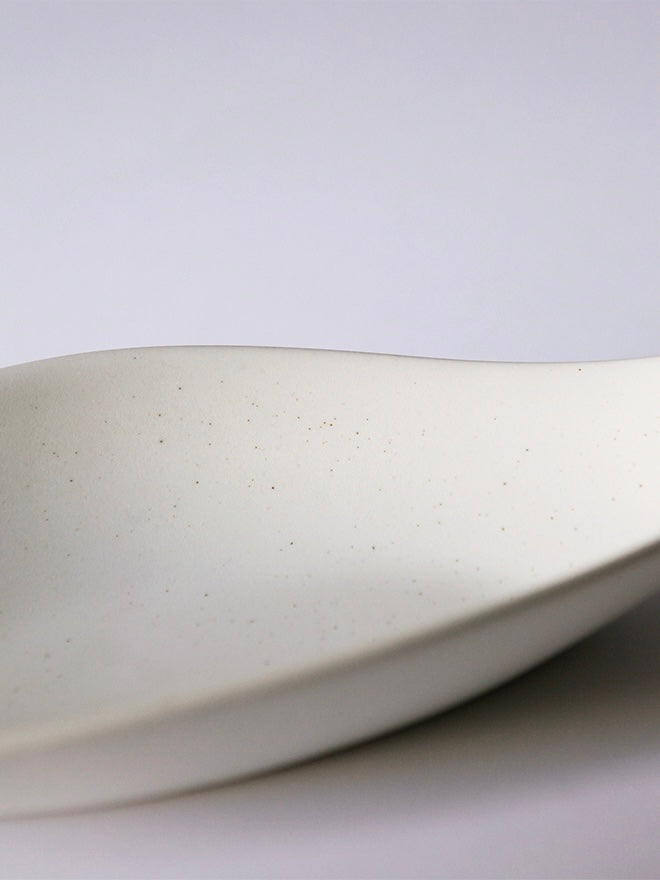 NR Oval Leaf Plate · Stone White